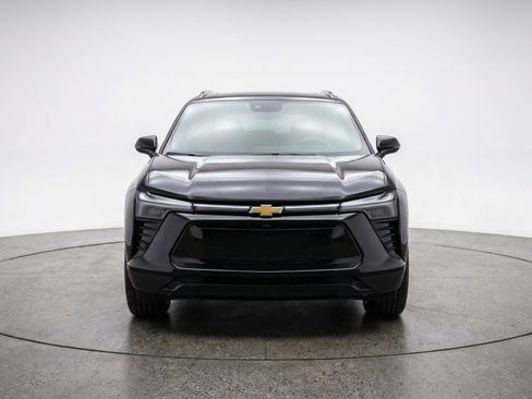 Used 2025 Chevrolet Blazer LT image 2