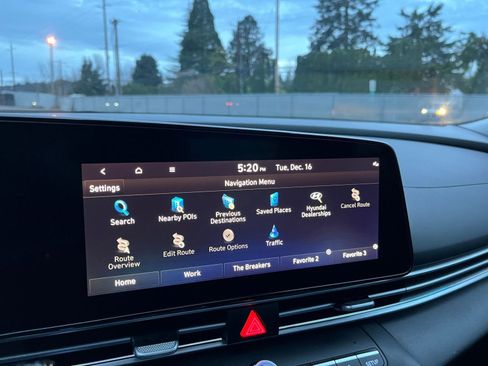 Used 2025 Hyundai Elantra SEL image 22