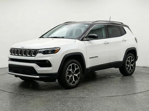Used 2025 Jeep Compass Limited AWD/4WD image 3