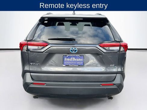 Used 2020 Toyota RAV4 LE image 7