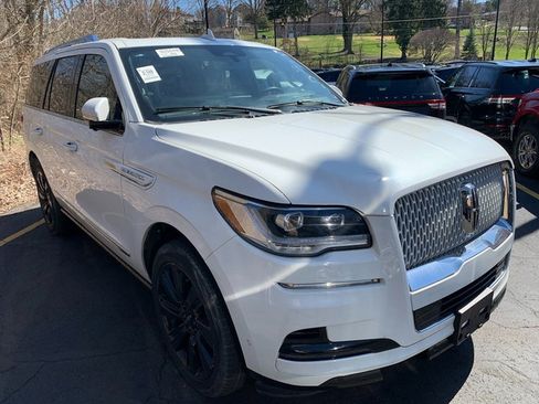 Used 2023 Lincoln Navigator Reserve w/ Monochromatic Package image 4