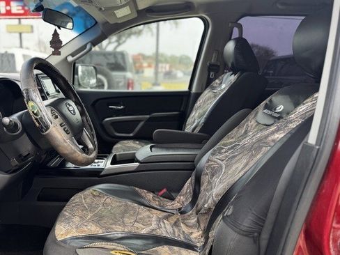 Used 2015 Nissan Titan SV image 9