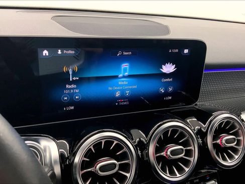 Certified 2021 Mercedes-Benz GLB 250 image 23