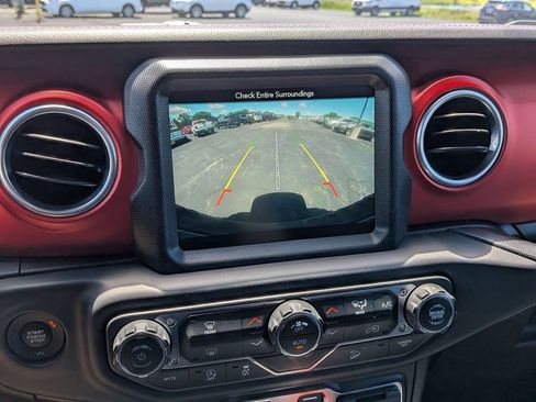 Used 2018 Jeep Wrangler Unlimited Rubicon AWD/4WD image 16
