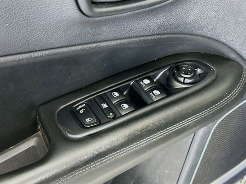 Used 2020 Jeep Compass Latitude AWD/4WD image 18