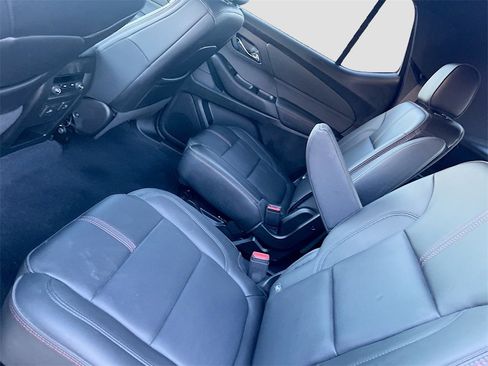 Used 2023 Chevrolet Traverse RS image 24