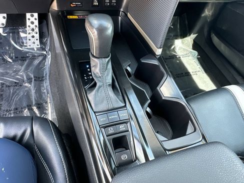 Used 2025 Toyota Camry SE w/ Convenience Package AWD/4WD image 27