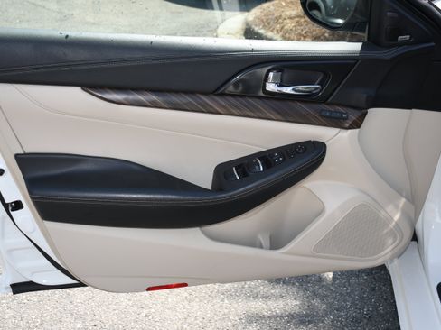 Used 2018 Nissan Maxima Platinum image 10