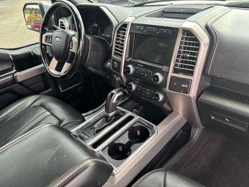 Used 2018 Ford F150 Platinum w/ Equipment Group 701A Luxury image 27