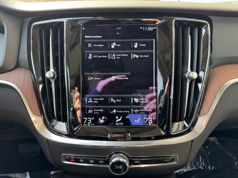 Used 2022 Volvo S60 T8 R-Design Expression w/ Premium Package image 21