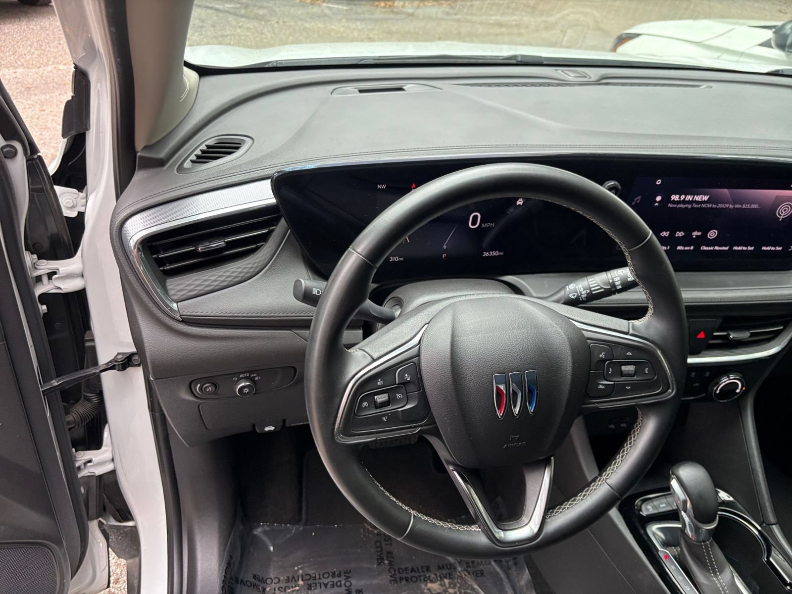 Used 2025 Buick Encore GX Preferred AWD/4WD image 32