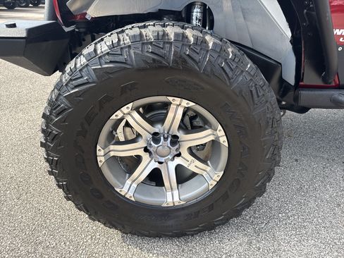 Used 2012 Jeep Wrangler Unlimited Rubicon AWD/4WD image 12