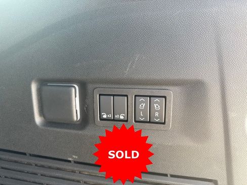 Used 2025 GMC Yukon XL Denali Ultimate AWD/4WD image 9