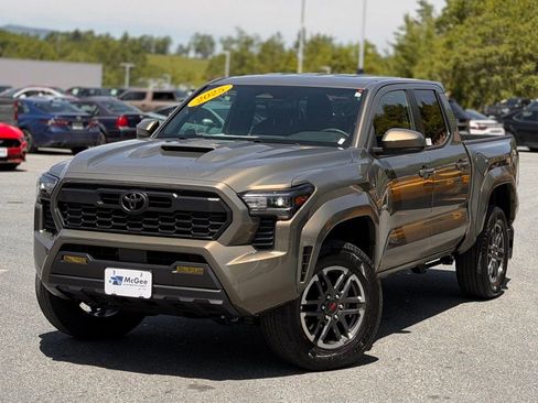 Certified 2025 Toyota Tacoma TRD Sport AWD/4WD image 1