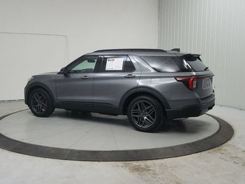 Used 2025 Ford Explorer ST-Line w/ Premium Package RWD image 5