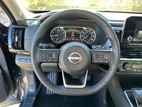 New 2025 Nissan Pathfinder SV w/ SV Premium Package image 25