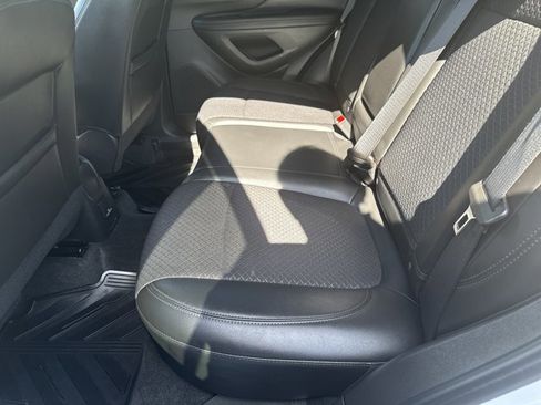 Used 2022 Buick Encore Preferred w/ Safety Package image 17