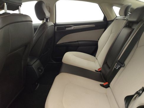 Used 2020 Ford Fusion SE w/ Equipment Group 151A image 18