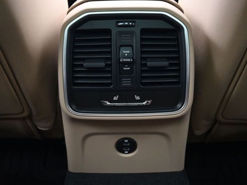 Used 2026 Porsche Macan AWD/4WD image 8