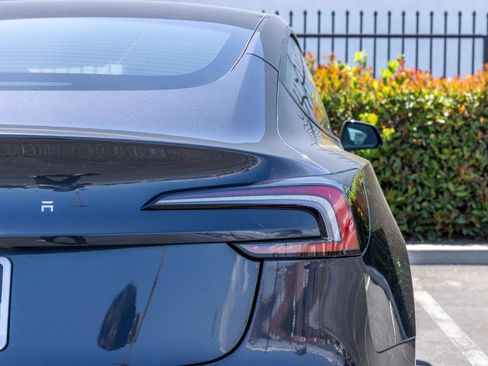 Used 2025 Tesla Model 3 Long Range RWD image 12