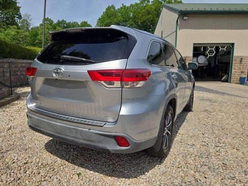 Used 2018 Toyota Highlander XLE AWD/4WD image 7