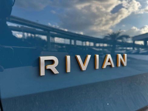 Used 2022 Rivian R1T Adventure image 15