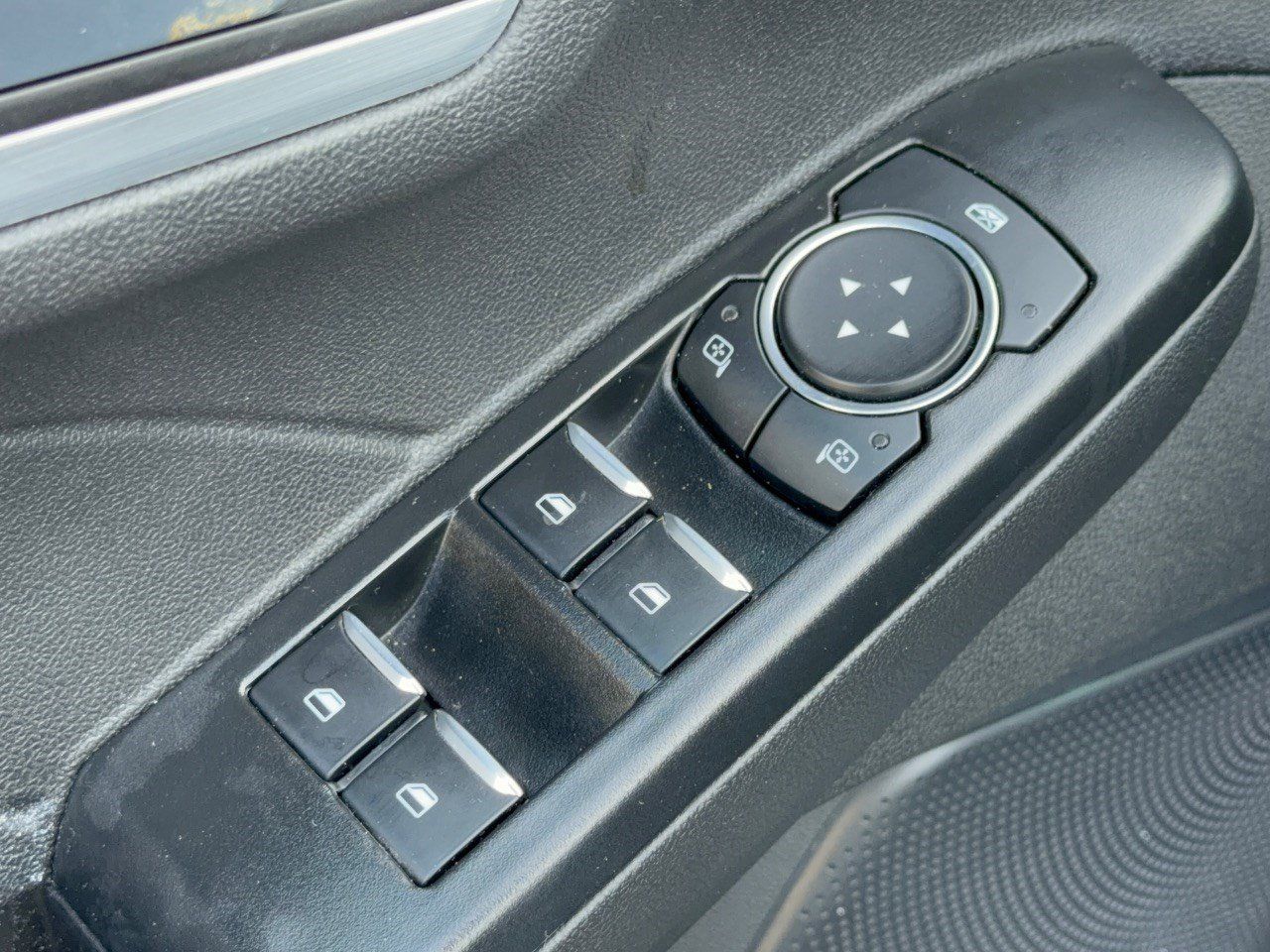 Used 2025 Ford Escape Platinum AWD/4WD image 15