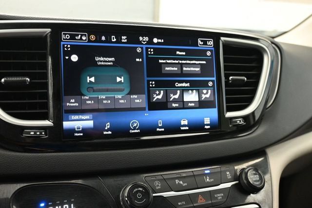 Used 2024 Chrysler Pacifica Touring-L FWD image 16