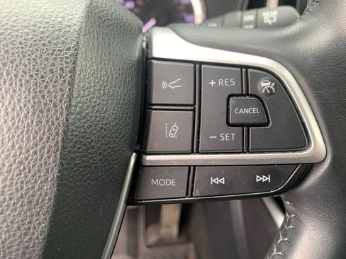 Used 2023 Toyota Highlander LE AWD/4WD image 28