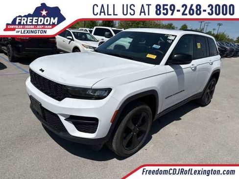 Used 2023 Jeep Grand Cherokee Altitude image 1