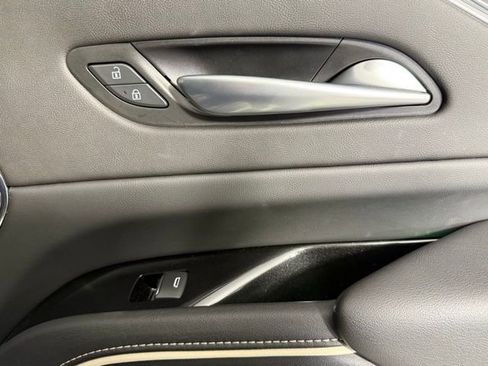 Used 2023 Cadillac Escalade ESV Premium Luxury image 31