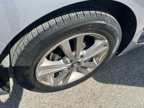Used 2017 Hyundai Elantra SE FWD image 23