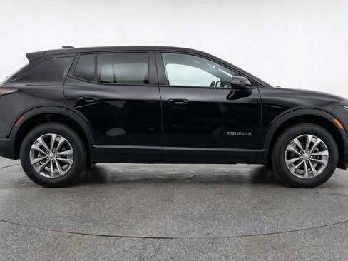 Used 2025 Chevrolet Equinox LT image 11