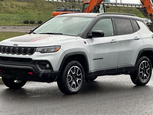 Used 2024 Jeep Compass Trailhawk image 7