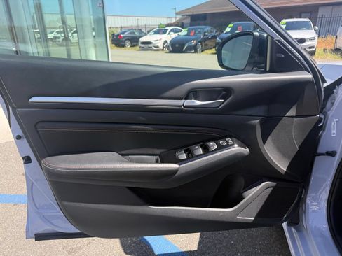 Used 2023 Nissan Altima 2.5 SR w/ SR Premium Package AWD/4WD image 14