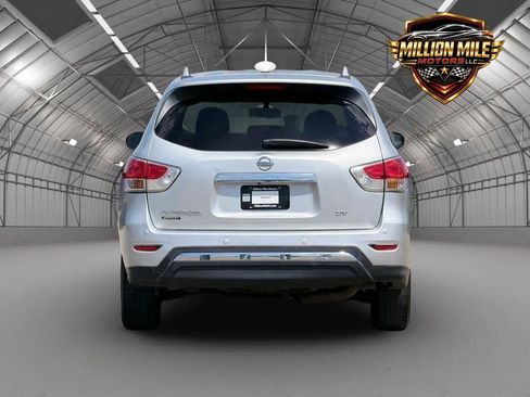 Used 2015 Nissan Pathfinder SV FWD image 4