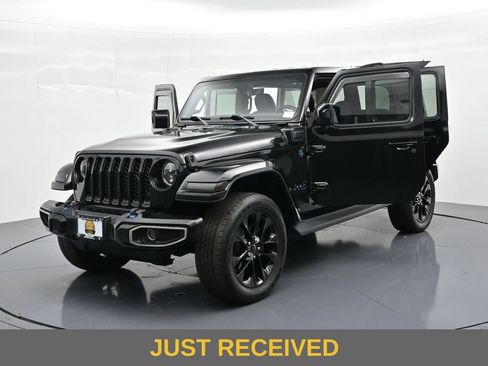 Used 2021 Jeep Wrangler Unlimited Sahara AWD/4WD image 31