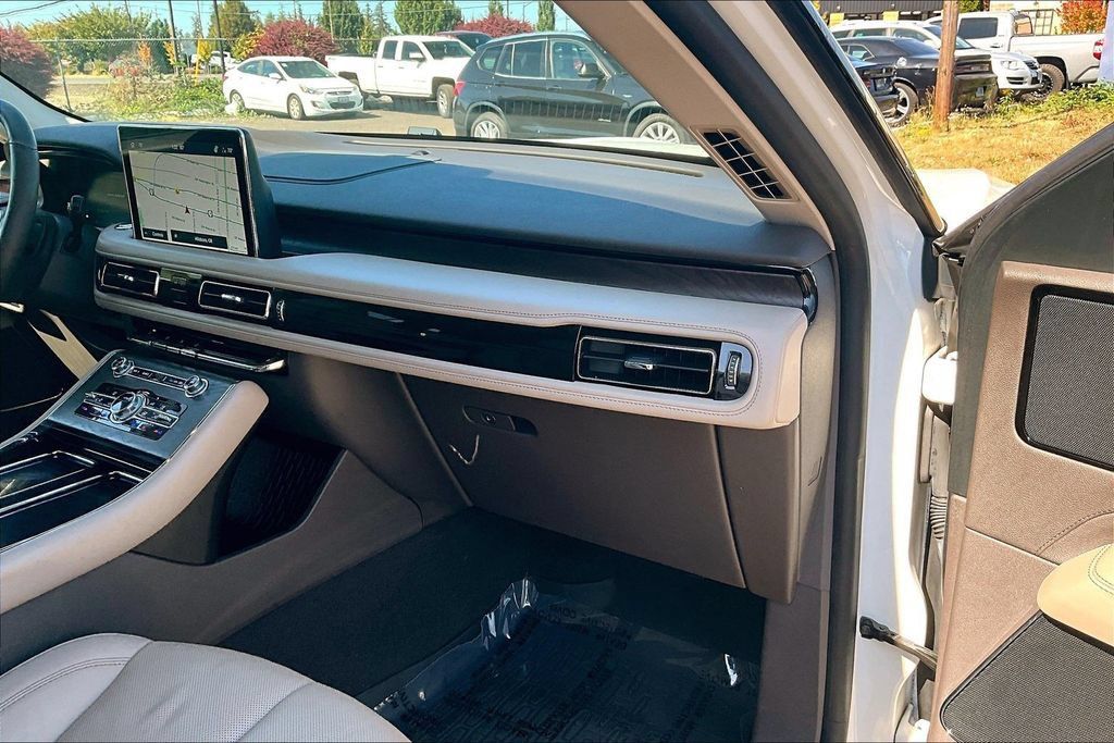 Used 2022 Lincoln Aviator Reserve w/ Equipment Group 201A AWD/4WD image 19
