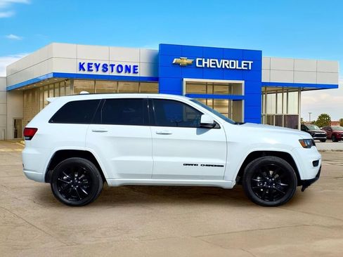 Used 2019 Jeep Grand Cherokee Altitude AWD/4WD image 8