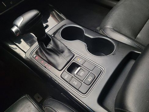 Used 2019 Kia Sorento SX image 26