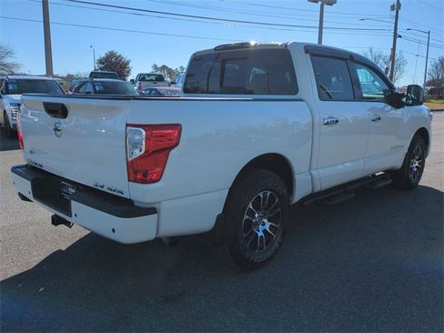 Used 2021 Nissan Titan SV w/ SV Convenience Package image 5