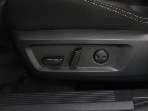 Used 2025 Nissan Rogue SV AWD/4WD image 29