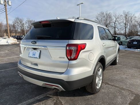 Used 2017 Ford Explorer XLT w/ Equipment Group 202A image 5