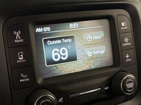 Used 2016 Jeep Renegade Latitude w/ Cold Weather Group image 37