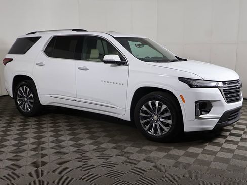 Used 2023 Chevrolet Traverse Premier AWD/4WD image 19