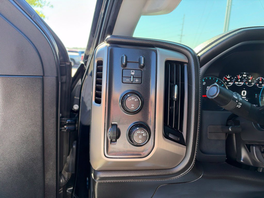 Used 2017 GMC Sierra 2500 Denali w/ Duramax Plus Package AWD/4WD image 12