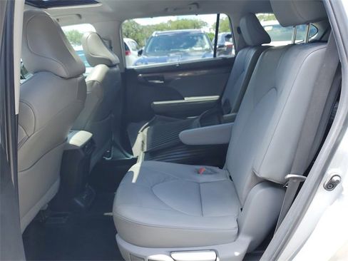 Used 2022 Toyota Highlander Limited image 6