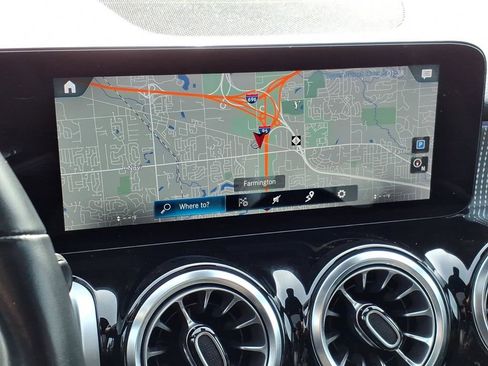 Used 2022 Mercedes-Benz GLB 250 4MATIC image 18