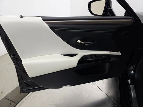 Used 2022 Lexus ES 300h F Sport w/ Accessory Package 2 image 18