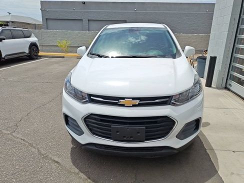 Used 2022 Chevrolet Trax LS w/ Tint and Cruise Package FWD image 5